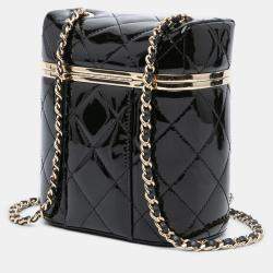 مملوكة مسبقًا Chanel Black Quilted Patent Logo Chain Vanity Case