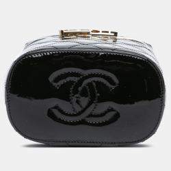 مملوكة مسبقًا Chanel Black Quilted Patent Logo Chain Vanity Case