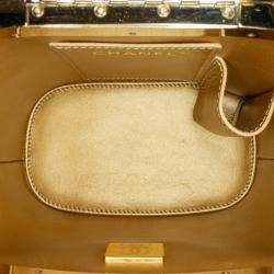 مملوكة مسبقًا Chanel Black Quilted Patent Logo Chain Vanity Case