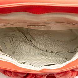 Pre Owned حقيبة شانيل حمراء كبيرة مبطنة جلد الخراف مع سلسلة حول الفتحة