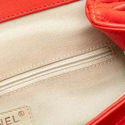 Pre Owned حقيبة شانيل حمراء كبيرة مبطنة جلد الخراف مع سلسلة حول الفتحة