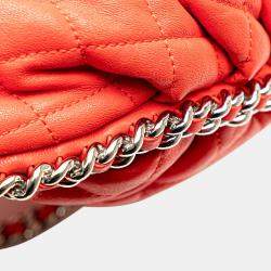 Pre Owned حقيبة شانيل حمراء كبيرة مبطنة جلد الخراف مع سلسلة حول الفتحة