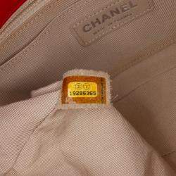 مملوكة مسبقًا حقيبة غطاء شانيل مثقبة جلد الحمل الأحمر متوسطة الحجم