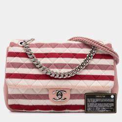 مملوكة مسبقًا حقيبة شانيل خط وردي أبيض جامبو قماش جيرسي وحبل برسالة مائلة