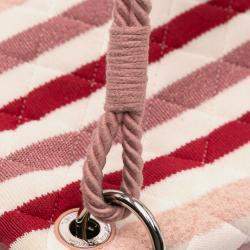 مملوكة مسبقًا حقيبة شانيل خط وردي أبيض جامبو قماش جيرسي وحبل برسالة مائلة