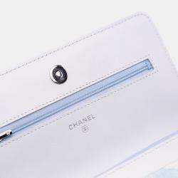 مملوكة مسبقًا Chanel White CC Quilted Canvas Jungle Jeans Wallet on Chain