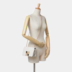 Pre Owned حقيبة شانيل بيضاء صغيرة سي سي مبطنة جلد عجل بلورية لؤلؤية فلاب كامل