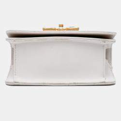 Pre Owned حقيبة شانيل بيضاء صغيرة سي سي مبطنة جلد عجل بلورية لؤلؤية فلاب كامل