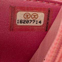 مملوكة مسبقًا محفظة شانيل سلسلة على شريط كامليا جلد خروف منقوش زهري بماركة CC