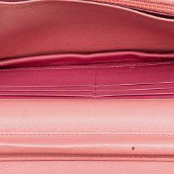 مملوكة مسبقًا محفظة شانيل سلسلة على شريط كامليا جلد خروف منقوش زهري بماركة CC