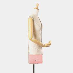 مملوكة مسبقًا محفظة شانيل سلسلة على شريط كامليا جلد خروف منقوش زهري بماركة CC