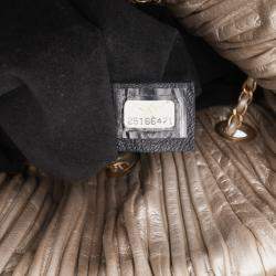 مملوكة مسبقًا حقيبة ظهر شانيل برباط كوكو ثنيات جلد عجل معدني ذهبي متوسط