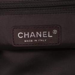 Pre Owned حقيبة يد توتس شانيل جلد عجل مثقوب متصدع معدني ذهبي درل