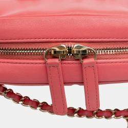 مملوكة مسبقًا حقيبة كاميرا شانيل وردية جلد الضأن مع شعار CC كريستال عملاق