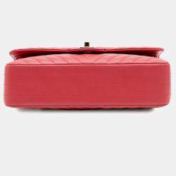 Pre Owned حقيبة شانيل وردي متوسط كلاسيك شيفرون جلد خروف مزدوجة قلاب