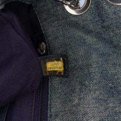 Pre Owned حقيبة شانيل قلاب كامليا مطرزة متوسطة من قماش الدينيم الأزرق