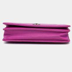 مملوكة مسبقًا محفظة شانيل بنفسجية من جلد الخراف كوكو مع سلسلة