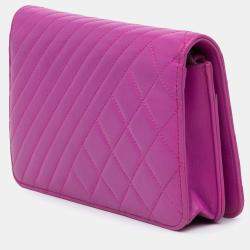 مملوكة مسبقًا محفظة شانيل بنفسجية من جلد الخراف كوكو مع سلسلة