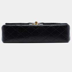 مملوك ة مسبقًا حقيبة شانيل كلاسيك مزدوجة باللون الأسود من جلد الغنم بحجم متوسط