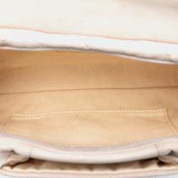 مملوكة مسبقًا حقيبة شانيل بيضاء صغيرة جلد عجل مبطن برقة فلاب شيك