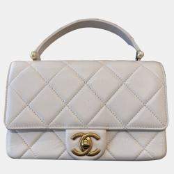 مملوكة مسبقًا Chanel Pearl handle bag white with gold hardware