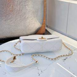 مملوكة مسبقًا Chanel Pearl handle bag white with gold hardware