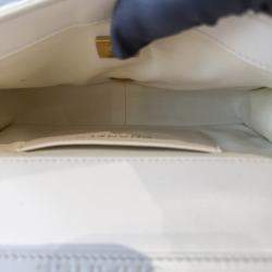 مملوكة مسبقًا Chanel Pearl handle bag white with gold hardware