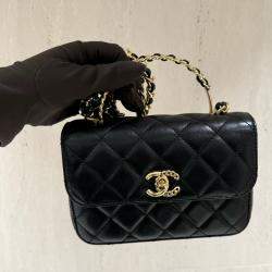 مملوكة مسبقًا Chanel 23B top-handle chain bag black with mixed hardware