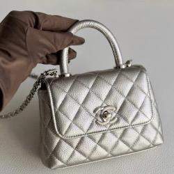 مملوكة مسبقًا Chanel Coco Handle Nano light gold with gold hardware