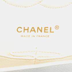 مملوكة مسبقًا Chanel White Medium Classic Caviar Double Flap