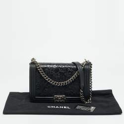 Pre Owned حقيبة شانيل بوي بقلاب جلد منقوش أسود وسط جديد