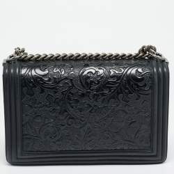 Pre Owned حقيبة شانيل بوي بقلاب جلد منقوش أسود وسط جديد