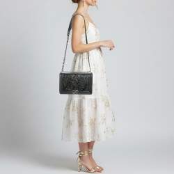 Pre Owned حقيبة شانيل بوي بقلاب جلد منقوش أسود وسط جديد