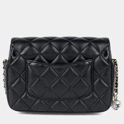 مملوكة مسبقًا حقيبة كتف شانيال جلد أسود بياقة لؤلؤية خيالية مغلقة