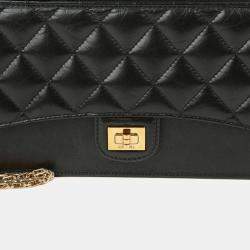 مملوكة مسبقًا حقيبة يد شانيل رييشو جلد أسود مع سير معصم