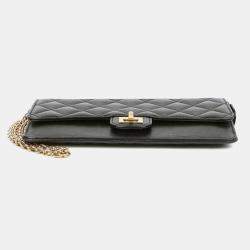 مملوكة مسبقًا حقيبة يد شانيل رييشو جلد أسود مع سير معصم