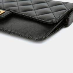 مملوكة مسبقًا حقيبة يد شانيل رييشو جلد أسود مع سير معصم