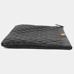 مملوكة مسبقًا حقيبة كلاتش شانيل بوي كبيرة جلد كافيار أسود