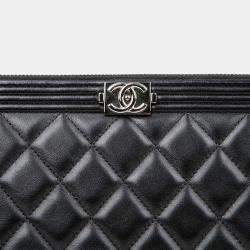 مملوكة مسبقًا Chanel Boy Large Black Lambskin Leather Clutch