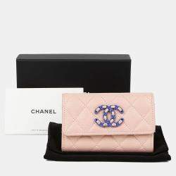 Pre Owned حامل بطاقات قابل للطي جلد كافيار وردي شانيل 19