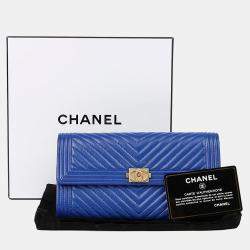 مملوكة مسبقًا Chanel Boy Classic Long Blue Lambskin Wallet