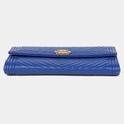 مملوكة مسبقًا Chanel Boy Classic Long Blue Lambskin Wallet
