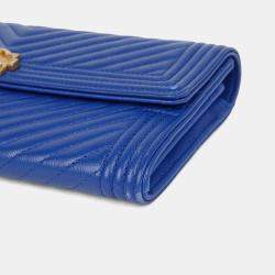 مملوكة مسبقًا Chanel Boy Classic Long Blue Lambskin Wallet