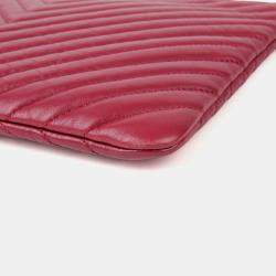 مملوكة مسبقًا حقيبة كلتش شانيل جلد أحمر جديدة متوسطة الحجم