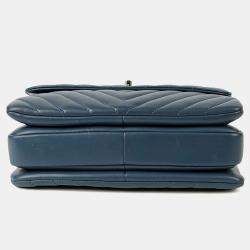 مملوكة مسبقًا حقيبة يد شانيل تريندي سي سي صغيرة جلد أزرق