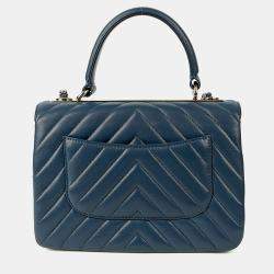 مملوكة مسبقًا حقيبة يد شانيل تريندي سي سي صغيرة جلد أزرق