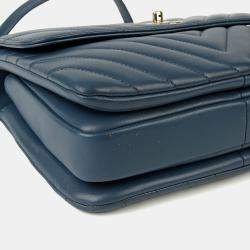 مملوكة مسبقًا حقيبة يد شانيل تريندي سي سي صغيرة جلد أزرق