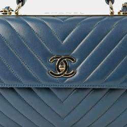 مملوكة مسبقًا حقيبة يد شانيل تريندي سي سي صغيرة جلد أزرق