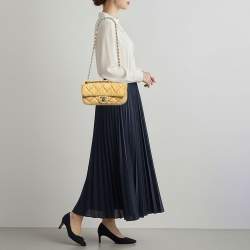 Pre Owned حقيبة شانيل قلاب جلد مبطن فقاعات أصفر صغيرة