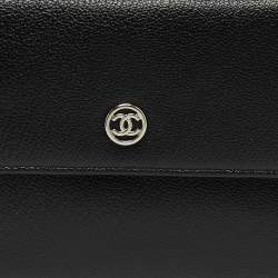 مملوكة مسبقًا Chanel CC Black Leather Trifold Wallet